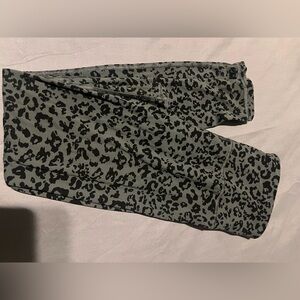 Athleta Elation ultra high rise Black and Gray cheetah print Leggings small